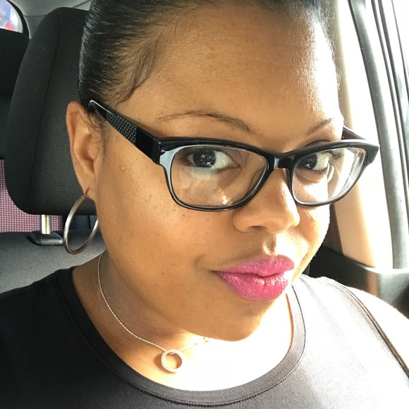 Meet your Posher, Toya - Picture 1 of 4